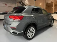 Usado VW T-Roc Advance 150 CV (110 kW) 2022 Gris / plata SUV
