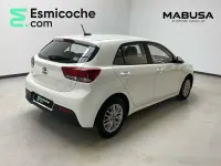 Usado Kia Rio 84 CV (61 kW) 2021 Blanco Berlina