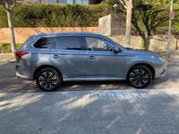 Usado Mitsubishi Outlander P-HEV 203 CV (149 kW) 2017 Gris / plata SUV