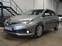 Usado Toyota Auris 112 CV (82 kW) 2016 Gris / plata Familiar