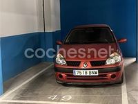 Usado Renault Clio II 60 CV (44 kW) 2001 Granate Berlina