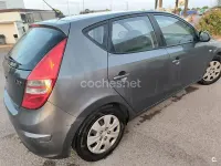 Usado Hyundai i30 Comfort 90 CV (66 kW) 2008 Azul Berlina