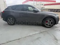 Usado Alfa Romeo Stelvio Sprint 190 CV (139 kW) 2022 Gris / plata SUV