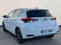 Usado Toyota Auris Hybrid Edition 136 CV (100 kW) 2018 Blanco Berlina