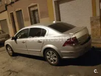 Usado Opel Astra Edition 110 CV (80 kW) 2012 Blanco Berlina