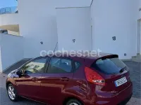 Usado Ford Fiesta Trend 82 CV (60 kW) 2009 Granate Berlina