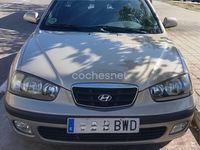 Usado Hyundai Elantra GLS 107 CV (78 kW) 2002 Gris / plata Berlina