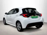 Usado Toyota Yaris Active 116 CV (85 kW) 2024 Blanco Utilitario