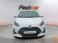 Käytetty Toyota Yaris Hybrid Active 116 HP (85 kW) 2021 Valkoinen