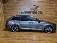 Usado Skoda Superb SportLine 150 CV (110 kW) 2022 Gris / plata Familiar