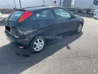 Usado Ford Focus Trend 100 CV (73 kW) 2004 Negro Berlina
