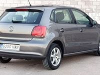 Usado VW Polo Advance 70 CV (51 kW) 2014 Gris / plata Berlina