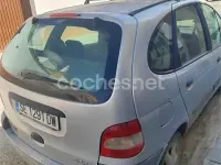 Usado Renault Scénic Dynamique 115 CV (84 kW) 2003 Gris / plata Monovolumen