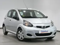 Usado Toyota Aygo Live 68 CV (50 kW) 2009 Gris Utilitario