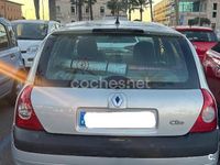 Usado Renault Clio II 60 CV (44 kW) 2003 Gris / plata Berlina