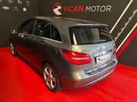 Usado Mercedes B180 122 CV (89 kW) 2012 Gris Monovolumen