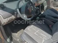 Usado Renault Scenic E-Tech Dynamique 120 CV (88 kW) 2005 Gris / plata Monovolumen
