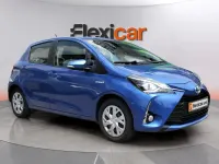 Usado Toyota Yaris Hybrid Active 100 CV (73 kW) 2019 Azul Berlina