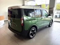 Nuevo Ford Tourneo Active 125 CV (91 kW) 2026 Verde Van