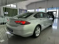 Usado Opel Insignia Selective 136 CV (100 kW) 2019 Gris / plata Berlina