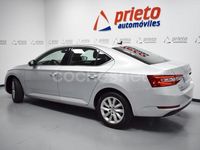 Usado Skoda Superb Ambition 150 CV (110 kW) 2021 Gris / plata Berlina