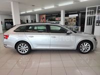 Usado Skoda Superb Ambition 150 CV (110 kW) 2019 Gris / plata Familiar