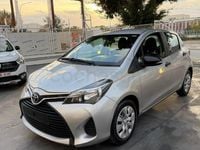 Usado Toyota Yaris Active 90 CV (66 kW) 2015 Gris / plata Utilitario