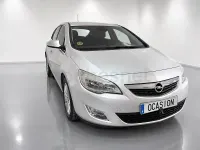 Usado Opel Astra Excellence 125 CV (91 kW) 2012 Gris / plata Berlina