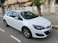 Usado Opel Astra Selective 165 CV (121 kW) 2015 Blanco Berlina