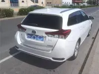 Usado Toyota Auris Hybrid Active 136 CV (100 kW) 2017 Blanco Familiar