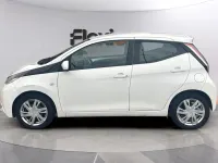 Usado Toyota Aygo X-cite 72 CV (52 kW) 2018 Blanco Utilitario