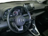 Usado Toyota Yaris Hybrid Active 116 CV (85 kW) 2022 Blanco Berlina