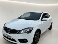 Usado Kia ProCeed 90 CV (66 kW) 2012 Blanco Utilitario