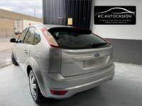 Usado Ford Focus Trend 109 CV (80 kW) 2009 Gris / plata Berlina