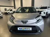 Usado Toyota Aygo X Play 72 CV (52 kW) 2023 Gris / plata SUV