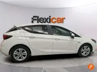 Usado Opel Astra Selective 110 CV (80 kW) 2018 Blanco Berlina