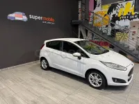 Usado Ford Fiesta Trend 95 CV (69 kW) 2016 Blanco Utilitario