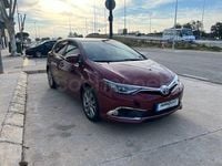 Usado Toyota Auris Hybrid 136 CV (100 kW) 2017 Granate Berlina