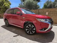 Usado Mitsubishi Outlander P-HEV 203 CV (149 kW) 2017 Rojo SUV