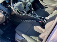 Usado Ford Focus Trend 125 CV (91 kW) 2015 Gris / plata Berlina
