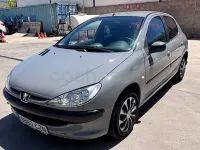 Usado Peugeot 206 90 CV (66 kW) 2004 Gris / plata Berlina