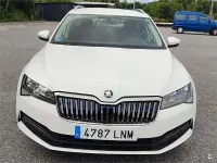 Usado Skoda Superb Ambition 150 CV (110 kW) 2021 Blanco Familiar