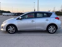 Usado Toyota Auris Active 132 CV (97 kW) 2013 Gris / plata Berlina