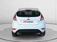 Usado Ford Fiesta Trend 75 CV (55 kW) 2015 Blanco Utilitario