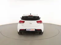 Usado Kia Rio 101 CV (74 kW) 2022 Blanco Berlina
