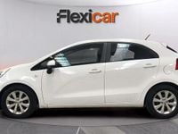 Usado Kia Rio 86 CV (63 kW) 2014 Blanco Berlina