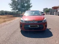 Usado Kia Rio 100 CV (73 kW) 2018 Rojo Berlina
