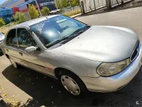 Usado Ford Mondeo Ambiente 90 CV (66 kW) 1999 Gris / plata Berlina