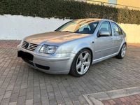Usado VW Bora Highline 115 CV (84 kW) 2002 Gris / plata Berlina