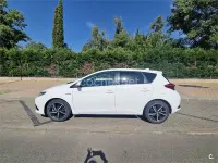 Usado Toyota Auris Hybrid Edition 136 CV (100 kW) 2018 Blanco Berlina